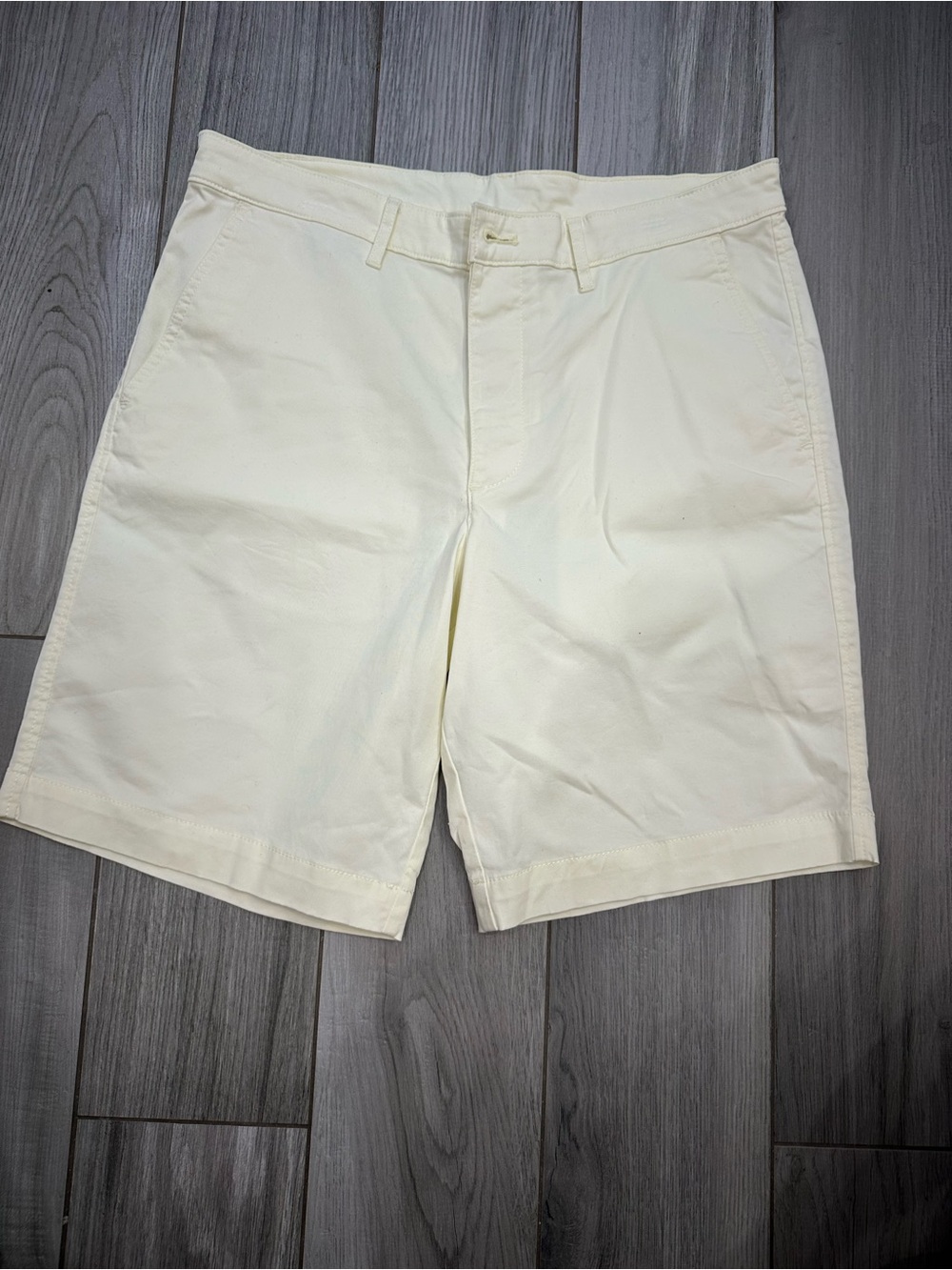 Calvin Klein Men's Cream Flat-Front Cotton Shorts